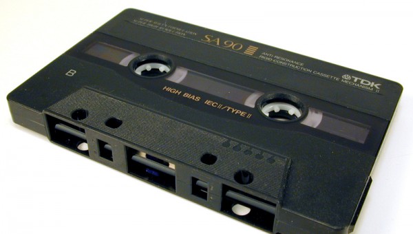 Black_cassette_tape.jpg