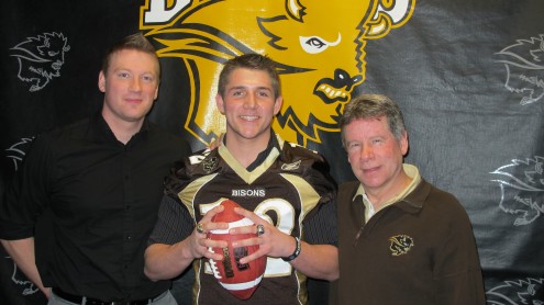 SPORTS_BISONFOOTBALL_LAGACE