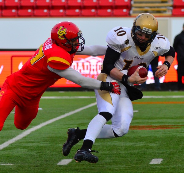 Sports-football-Photo by Josh O'Brien-The Gauntlet-1