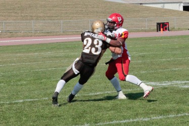 Sports-Bison Football-Brett MacFarlane-Photo by BEIBEI LU-1