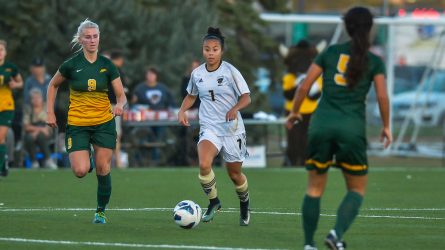 #7 Hailey Lavarias in action against the Regina Cougars.